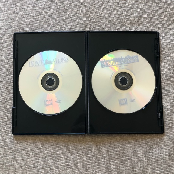 Home alone, Home alone 2 . 2 dvd movies - Picture 3 of 4